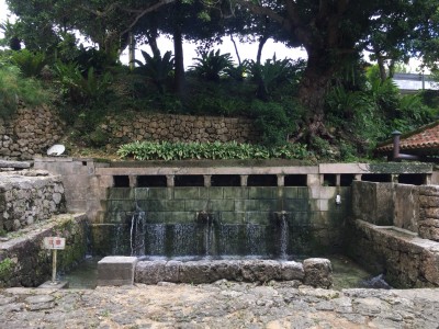 仲村渠樋川　いきががー