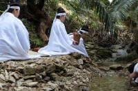 お水取りの様子