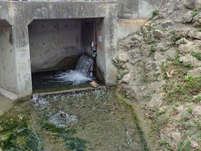 慶座地下ダム越流水