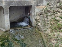 慶座地下ダム越流水