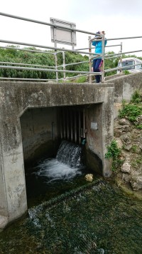 慶座地下ダム越流水