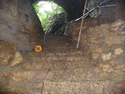 楚辺クラガーの取水場から見上げた入口