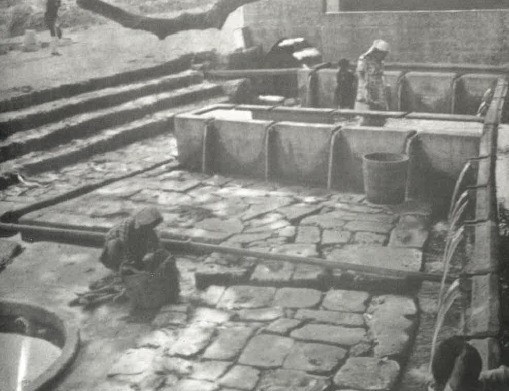 野菜を洗う人たち（1945年（昭和20年）頃）